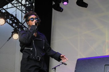 Melly yaz aylarında Brezilya 'da sahne alıyor. 18 Temmuz 2025, New York, ABD: Melly altı yaşında şarkı söylemeye başladı ve sadece 23 yaşında Amerikan R & B 'sini harmanlayarak Brezilya müziğinde göze çarpan bir ses olarak ortaya çıktı. (niyi fote / the new ws2)