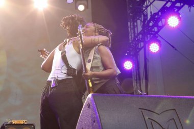 Melly yaz aylarında Brezilya 'da sahne alıyor. 18 Temmuz 2025, New York, ABD: Melly altı yaşında şarkı söylemeye başladı ve sadece 23 yaşında Amerikan R & B 'sini harmanlayarak Brezilya müziğinde göze çarpan bir ses olarak ortaya çıktı. (niyi fote / the new ws2)