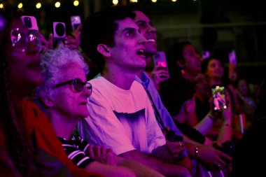 Yazın Brezilya 'daki hafta sonu için daha iyi perdeler var. 19 Temmuz 2025, New York, ABD doğumlu cesur ve çığır açan süperstar şarkıcı-söz yazarı São Paulo. 