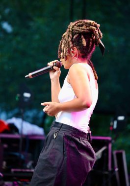 Melly, Cidade Brasil Yaz Haftası 'nda sahne alıyor. 18 Temmuz 2025, New York, ABD: Melly şarkı söylemeye altı yaşında başladı ve henüz 23 yaşındayken Amerikan R & B 'sini kökleriyle harmanlayarak Brezilya müziğinde lider bir ses olarak ortaya çıktı. (niyi fote / the new ws2)