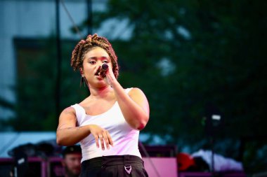 Melly, Cidade Brasil Yaz Haftası 'nda sahne alıyor. 18 Temmuz 2025, New York, ABD: Melly şarkı söylemeye altı yaşında başladı ve henüz 23 yaşındayken Amerikan R & B 'sini kökleriyle harmanlayarak Brezilya müziğinde lider bir ses olarak ortaya çıktı. (niyi fote / the new ws2)