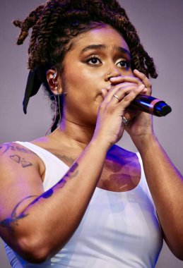 Melly, Cidade Brasil Yaz Haftası 'nda sahne alıyor. 18 Temmuz 2025, New York, ABD: Melly şarkı söylemeye altı yaşında başladı ve henüz 23 yaşındayken Amerikan R & B 'sini kökleriyle harmanlayarak Brezilya müziğinde lider bir ses olarak ortaya çıktı. (niyi fote / the new ws2)