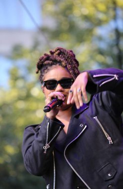 Melly, Cidade Brasil Yaz Haftası 'nda sahne alıyor. 18 Temmuz 2025, New York, ABD: Melly şarkı söylemeye altı yaşında başladı ve henüz 23 yaşındayken Amerikan R & B 'sini kökleriyle harmanlayarak Brezilya müziğinde lider bir ses olarak ortaya çıktı. (niyi fote / the new ws2)