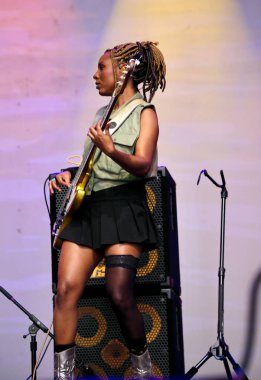 Melly, Cidade Brasil Yaz Haftası 'nda sahne alıyor. 18 Temmuz 2025, New York, ABD: Melly şarkı söylemeye altı yaşında başladı ve henüz 23 yaşındayken Amerikan R & B 'sini kökleriyle harmanlayarak Brezilya müziğinde lider bir ses olarak ortaya çıktı. (niyi fote / the new ws2)