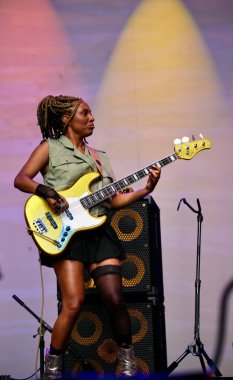 Melly, Cidade Brasil Yaz Haftası 'nda sahne alıyor. 18 Temmuz 2025, New York, ABD: Melly şarkı söylemeye altı yaşında başladı ve henüz 23 yaşındayken Amerikan R & B 'sini kökleriyle harmanlayarak Brezilya müziğinde lider bir ses olarak ortaya çıktı. (niyi fote / the new ws2)