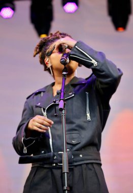 Melly, Cidade Brasil Yaz Haftası 'nda sahne alıyor. 18 Temmuz 2025, New York, ABD: Melly şarkı söylemeye altı yaşında başladı ve henüz 23 yaşındayken Amerikan R & B 'sini kökleriyle harmanlayarak Brezilya müziğinde lider bir ses olarak ortaya çıktı. (niyi fote / the new ws2)