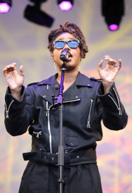 Melly, Cidade Brasil Yaz Haftası 'nda sahne alıyor. 18 Temmuz 2025, New York, ABD: Melly şarkı söylemeye altı yaşında başladı ve henüz 23 yaşındayken Amerikan R & B 'sini kökleriyle harmanlayarak Brezilya müziğinde lider bir ses olarak ortaya çıktı. (niyi fote / the new ws2)