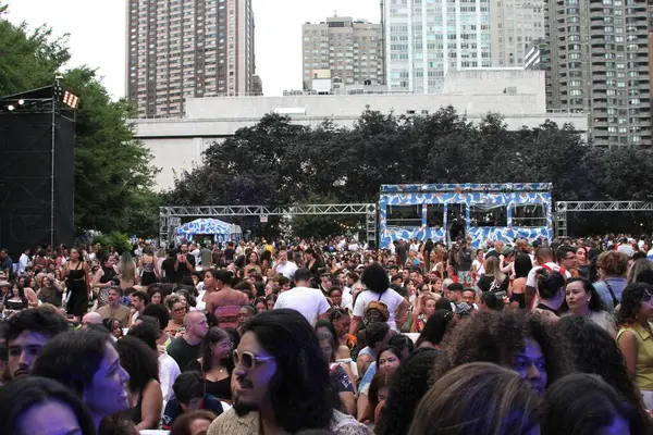 Yazın Brezilya 'daki hafta sonu için daha iyi perdeler var. 19 Temmuz 2025, New York, ABD doğumlu cesur ve çığır açan süperstar şarkıcı-söz yazarı São Paulo. 