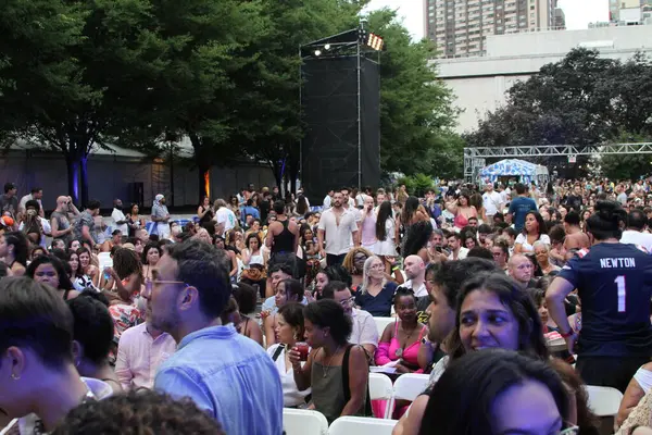 Yazın Brezilya 'daki hafta sonu için daha iyi perdeler var. 19 Temmuz 2025, New York, ABD doğumlu cesur ve çığır açan süperstar şarkıcı-söz yazarı São Paulo. 