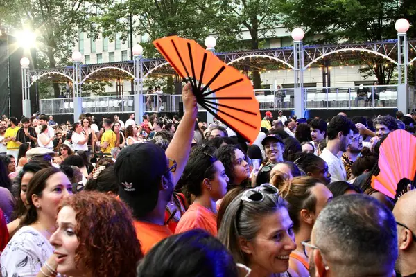 Yazın Brezilya 'daki hafta sonu için daha iyi perdeler var. 19 Temmuz 2025, New York, ABD doğumlu cesur ve çığır açan süperstar şarkıcı-söz yazarı São Paulo. 