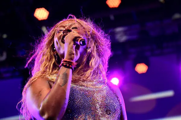 Yazın Brezilya 'daki hafta sonu için daha iyi perdeler var. 19 Temmuz 2025, New York, ABD doğumlu cesur ve çığır açan süperstar şarkıcı-söz yazarı São Paulo. 