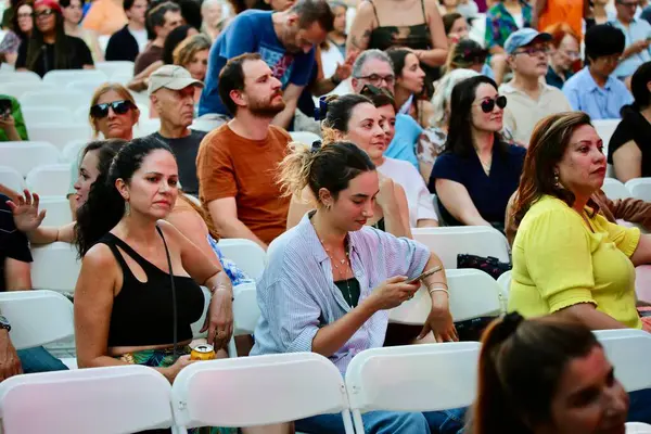 Melly, Cidade Brasil Yaz Haftası 'nda sahne alıyor. 18 Temmuz 2025, New York, ABD: Melly şarkı söylemeye altı yaşında başladı ve henüz 23 yaşındayken Amerikan R & B 'sini kökleriyle harmanlayarak Brezilya müziğinde lider bir ses olarak ortaya çıktı. (niyi fote / the new ws2)