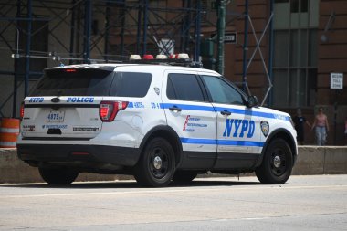 24 yaşında bir adam Manhattan, New York 'ta 17. ve 11. caddelerin batısında öldürüldü. Perşembe, 24 Temmuz 2025, Manhattan, New York, ABD: Adam Manhattan 'daki Chelsea rıhtımının yakınındaki cesede defalarca kesilmiş. (Kyle mazza / the enews2)