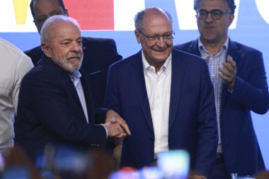 Osasco (SP), 25 Temmuz 2025 - Cumhurbaşkanı Luiz Inacio Lula da Silva (R) ve Geraldo Alckmin (L), Brezilya Başkan Yardımcısı ve Kalkınma, Sanayi, Ticaret ve Hizmetler Bakanı (leco viana / theenews2))