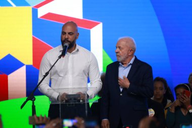 Osasco (SP), 07 / 25 / 2025 - Osasco Belediye Başkanı Gerson Pessoa (E) (Podems) ve Brezilya Cumhurbaşkanı Luiz Inacio Lula da Silva, yeni Pac Selecao 2025 Periferia Viva 'nın (leco viana / thenews2) duyurulduğu törene katıldılar.)