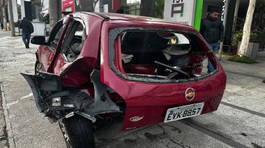Sao Paulo (SP), Brezilya 07 / 25 / 2025 - ithal Porsche aracı ve Celta 'nın karıştığı bir trafik kazası Castelo Branco otoyolunda iki kişiyi yaraladı, 18 km, iç kesimlere yöneldi (oslaim brito / theenews2)