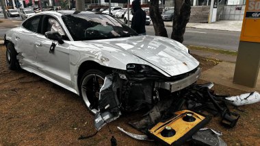 Sao Paulo (SP), Brezilya 07 / 25 / 2025 - ithal Porsche aracı ve Celta 'nın karıştığı bir trafik kazası Castelo Branco otoyolunda iki kişiyi yaraladı, 18 km, iç kesimlere yöneldi (oslaim brito / theenews2)