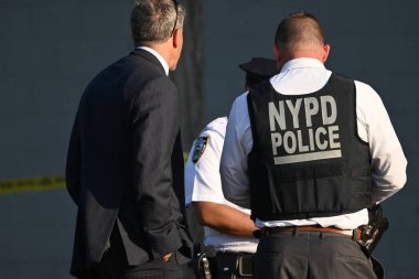 İki adam vurularak öldürüldü. New York, Bronx 'ta, throggs neck' de 500 'e yakın fırça bulvarında. 28 Temmuz 2025 'te, boyun, bronx, New York, ABD: Pazartesi sabahı saat 5: 36' da, 21 yaşındaki bir erkek karnından birden fazla kurşun yarası almış. 