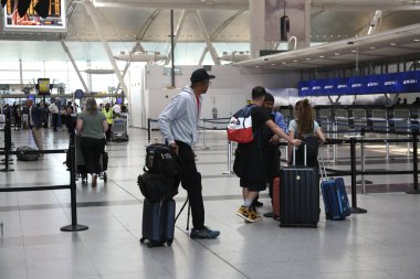 30 Temmuz 2025, New York, ABD: New York 'taki JFK uluslararası havaalanında yolcuların genel hareketi. (Niyi Fote/Thenews2)
