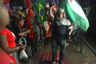 Rio de Janeiro (RJ), Brezilya 1 Ağustos 2025 - Brezilya için gösteri. Etkinlik Rio de Janeiro şehir merkezindeki ABD Konsolosluğu önünde gerçekleşir. Gösteri,% 50 'lik gümrük vergisi zammına karşıdır (fausto maia / the new ws2)