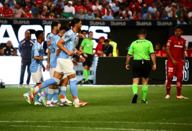 5 Ağustos 2025, New York, ABD: Nickfc 'li Alonzo Martinez, futbol maçında ABD' li nycfc ile Meksika 'lı toluca f.c (niyi fote / thenews2) arasındaki golü attı ve takım arkadaşlarıyla kutladı.)