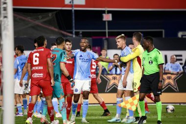5 Ağustos 2025, New York, ABD: Her iki takımın oyuncuları da futbol maçının ilk yarısındaki ekstra bir kavgaya karıştı ABD 'nin nycfc ile Meksika' nın toluca f.c 'si arasında (niyi fote / theenews2)
