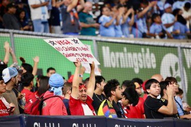 5 Ağustos 2025, New York, ABD: toluca oyuncuları ABD Nemportivo toluca f.c ile Meksika 'nın lig kupası (niyi fote / theenews2) arasındaki futbol maçı sonrasında hayranlarına teşekkür etti ve zaferlerini kutladı.)