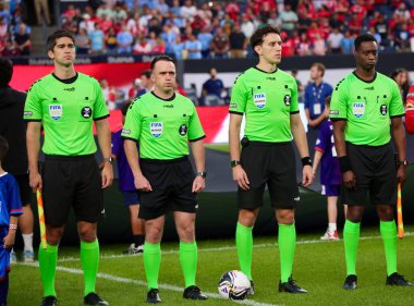 Lig Kupası 2025: NYFC ve sınır dışı edilen toluca f.c. 5 Ağustos 2025, New York, ABD: hakem ve Amerikan Nickfc ile Meksika 'lı Sınır Tanımaz Toluca f.c arasındaki futbol maçı sırasında Yankee Stadyumu' nda (niyi fote / theenews2) oynanan 2025 numaralı lig kupasında hakem ve hakem. 