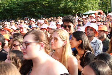 Z100New York yaz partisi '25. 7 Ağustos 2025, New York, ABD: Iheart Media sırasındaki hayranlar New York 'un 25 yazlık partisi (niyi fote / thews2)