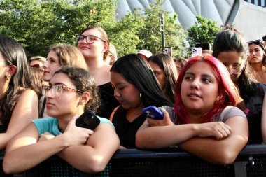 Z100New York yaz partisi '25. 7 Ağustos 2025, New York, ABD: Iheart Media sırasındaki hayranlar New York 'un 25 yazlık partisi (niyi fote / thews2)