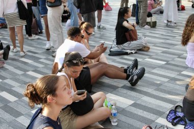 Z100New York yaz partisi '25. 7 Ağustos 2025, New York, ABD: Iheart Media sırasındaki hayranlar New York 'un 25 yazlık partisi (niyi fote / thews2)