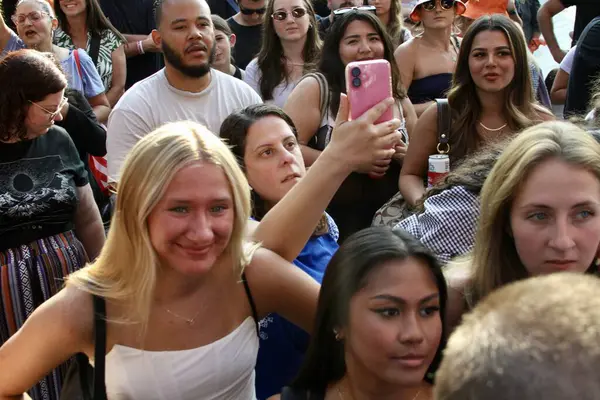 Z100New York yaz partisi '25. 7 Ağustos 2025, New York, ABD: Iheart Media sırasındaki hayranlar New York 'un 25 yazlık partisi (niyi fote / thews2)