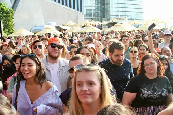 Z100New York yaz partisi '25. 7 Ağustos 2025, New York, ABD: Iheart Media sırasındaki hayranlar New York 'un 25 yazlık partisi (niyi fote / thews2)