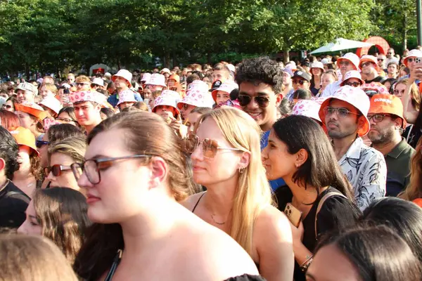 Z100New York yaz partisi '25. 7 Ağustos 2025, New York, ABD: Iheart Media sırasındaki hayranlar New York 'un 25 yazlık partisi (niyi fote / thews2)