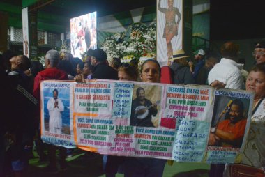 Rio de Janeiro, Brezilya 08 / 09 / 2025 - şarkıcı ve besteci Arlindo Cruz, Rio de Janeiro 'nun kuzeyindeki Madureira' daki Imperio Serrano samba okulunda uyandırılıyor. (fausto maia / thenews2)