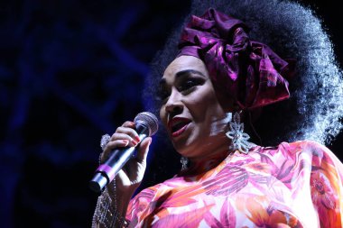 Celia Cruz New York 'ta kutlama yapıyor. 9 Ağustos 2025, New York, ABD: Salsa Celia Cruz kraliçesi, üç çağdaş Kübalı sanatçı onun ruhunu aktarmak ve mirasını onurlandırmak için Central Park 'ta bir araya geldi (Jose Francisco / thews2)