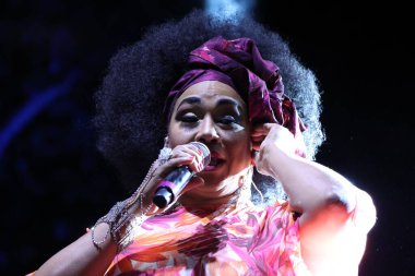 Celia Cruz New York 'ta kutlama yapıyor. 9 Ağustos 2025, New York, ABD: Salsa Celia Cruz kraliçesi, üç çağdaş Kübalı sanatçı onun ruhunu aktarmak ve mirasını onurlandırmak için Central Park 'ta bir araya geldi (Jose Francisco / thews2)