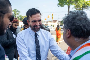 16 Ağustos 2025, New York, New York, ABD: Demokratik New York belediye başkanı adayı Zohran mamdani, 16 Ağustos 2025 'te çiçek parkı mahallesindeki kraliçelerin 10. Hindistan günü geçit törenine katılıyor. (M10 'lar\ yeni 2ler))     