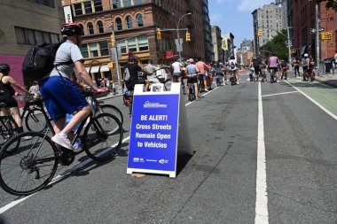 New York 'ta yaz caddeleri. 16 Ağustos 2025, New York City kamusal alanı şehir içinde eğlence ve topluluk toplantıları için fırsat sağlanmasındaki başarının kutlamasıdır. (Victor m matos / the new ws2)