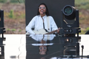 Sao Paulo (SP), Brezilya 08 / 19 / 2025 - Şarkıcı Yasmin Santos özel konuklarla birlikte yeni bir DVD kaydetti. Proje sezgisi, Sao Paulo kentindeki Chela de Manias barında kaydedildi (leco viana / thews2)