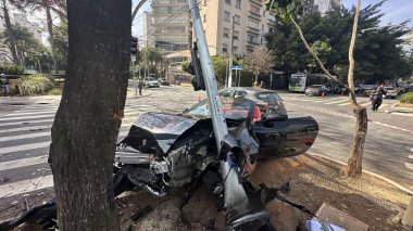 Sao Paulo (SP), Brezilya 08 / 20 / 2025 - Siyah bir MC Gato ve aktris Bia Miranda 'nın yer aldığı bir trafik kazası. Rua Elvira Ferraz 'ın Faria Lima köşesinde ithal bir Porsche ve bir HB 20 bırakılmış. (oslaim brito / the newws2)