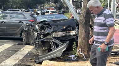Sao Paulo (SP), Brezilya 08 / 20 / 2025 - Siyah bir MC Gato ve aktris Bia Miranda 'nın yer aldığı bir trafik kazası. Rua Elvira Ferraz 'ın Faria Lima köşesinde ithal bir Porsche ve bir HB 20 bırakılmış. (oslaim brito / the newws2)
