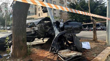 Sao Paulo (SP), Brezilya 08 / 20 / 2025 - Siyah bir MC Gato ve aktris Bia Miranda 'nın yer aldığı bir trafik kazası. Rua Elvira Ferraz 'ın Faria Lima köşesinde ithal bir Porsche ve bir HB 20 bırakılmış. (oslaim brito / the newws2)