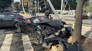 Sao Paulo (SP), Brezilya 08 / 20 / 2025 - Siyah bir MC Gato ve aktris Bia Miranda 'nın yer aldığı bir trafik kazası. Rua Elvira Ferraz 'ın Faria Lima köşesinde ithal bir Porsche ve bir HB 20 bırakılmış. (oslaim brito / the newws2)