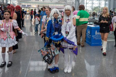 2025 anime nyc - birinci gün. 21 Ağustos 2025, New York, New York, ABD: Cosplayers poz 2025 anime nyc sırasında Jacob Javits Center 'da 21 Ağustos 2025, New York. (m10 'lar / yeniler 2)