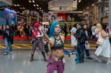 2025 anime nyc - birinci gün. 21 Ağustos 2025, New York, New York, ABD: New York City 'de 21 Ağustos 2025' te Jacob Javits Center 'da bir Cosplayer poz veriyor. (m10 'lar / yeniler 2)