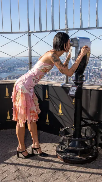 22 Ağustos 2025, New York, ABD. May Hong, Netflix ve Cape USA ortaklığıyla Empire State Binası 'nı aydınlatıyor ve Iheart Media' dan New York 'un z100' ü ile 