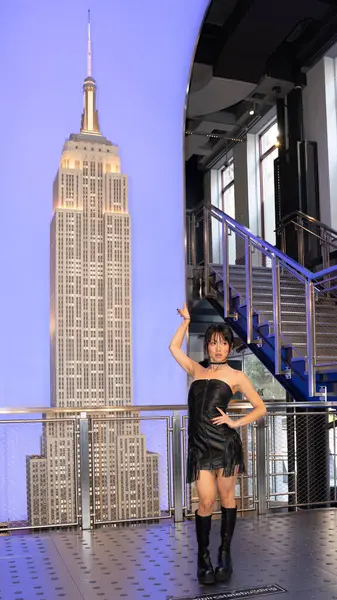 22 Ağustos 2025, New York, ABD. Rei ami, Netflix ve Cape USA ortaklığıyla Empire State Binası 'nı aydınlatıyor ve Iheart Media' dan New York 'un z100' lü yıllarının desteğiyle 