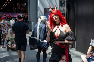 23 Ağustos 2025, New York, ABD: New York 'ta 23 Ağustos 2025' te Jacob Javits Center 'da karakter kılığına girmiş bir kadın poz veriyor. (m10 'lar / yeniler 2) 