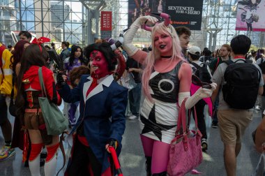 23 Ağustos 2025, New York, New York, ABD: Cosplayers poz 2025 anime nyc sırasında Jacob Javits Center 'da 23 Ağustos 2025, New York. (m10 'lar / yeniler 2) 
